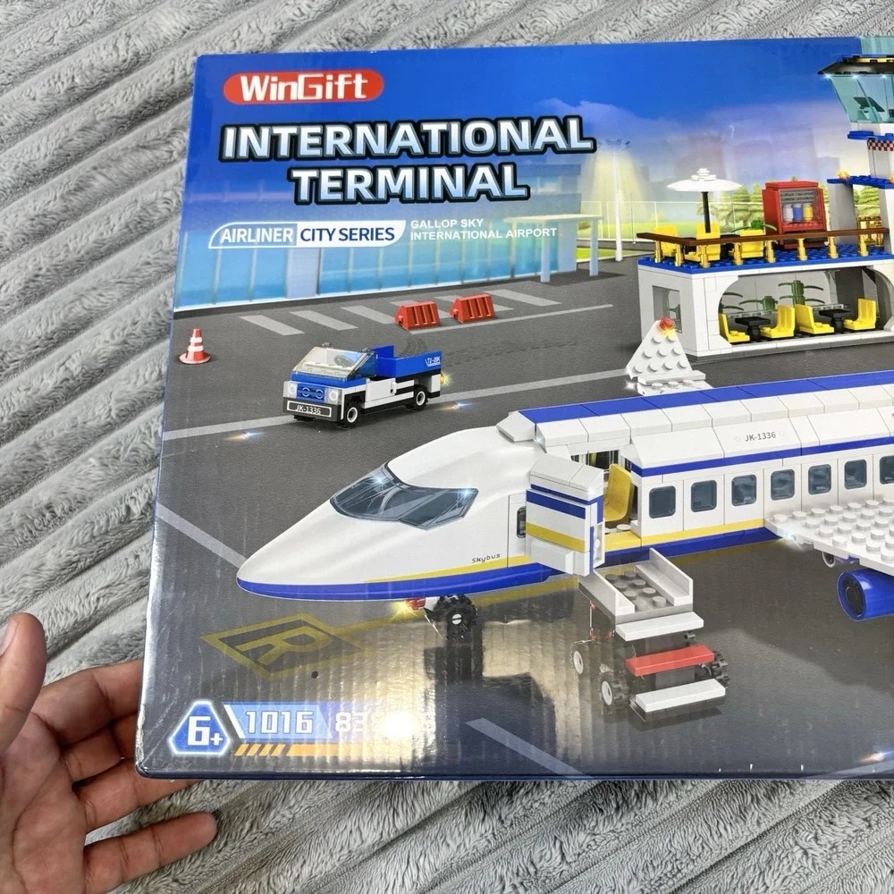 WinGift Passenger‎ Airplane 1016Pcs International Airport 6in1 factory sealed